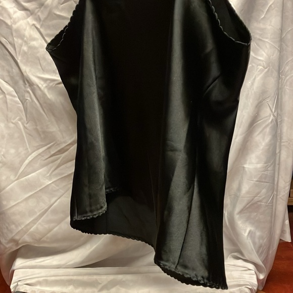 Cropped Camisole. Unknown Brand - Picture 2 of 5